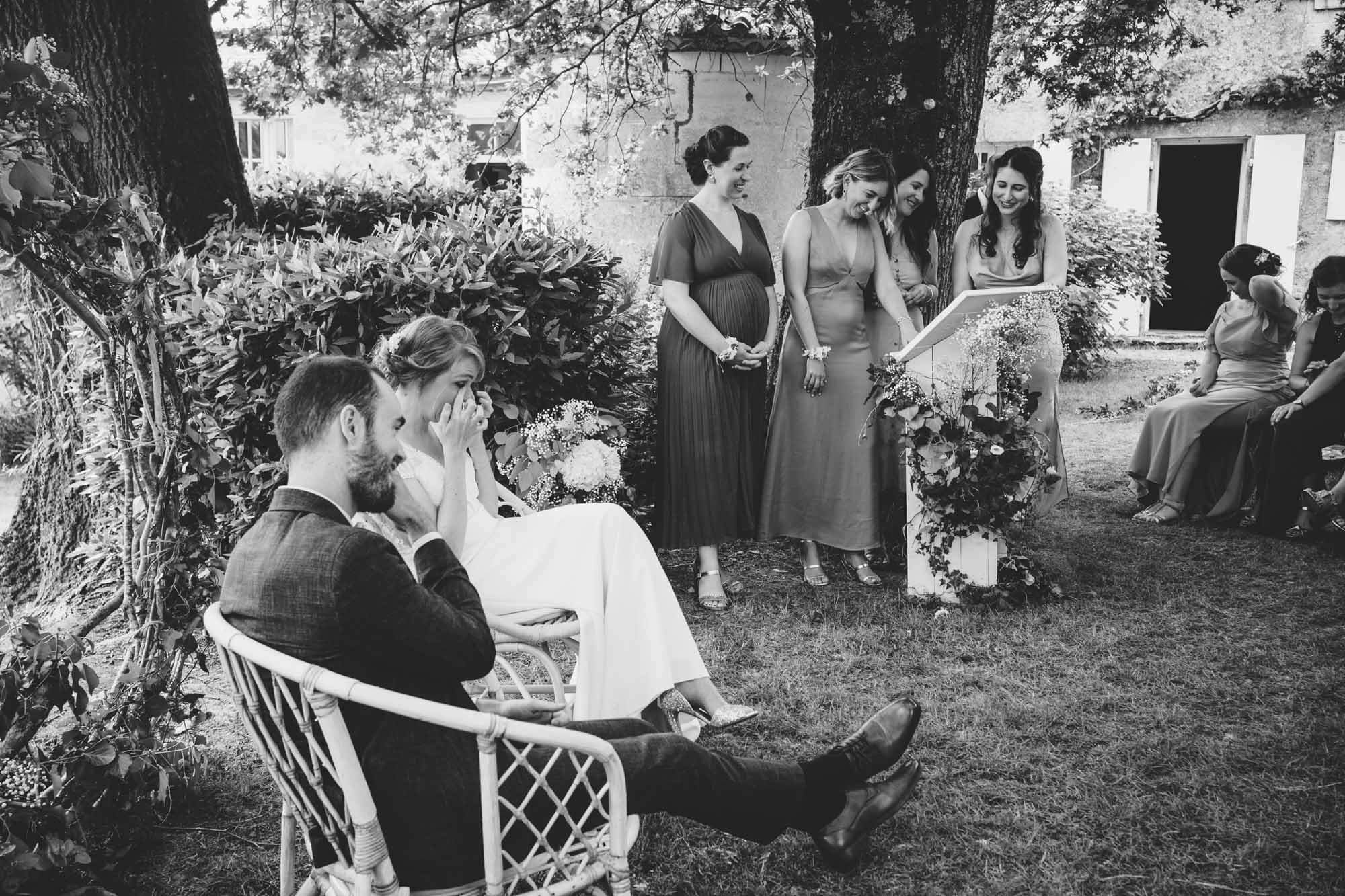 photo de mariage pendants la cérémonie laïque au domaine du Logis des Arçonnières